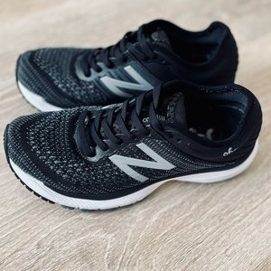 New Balance 860 Running Shoes